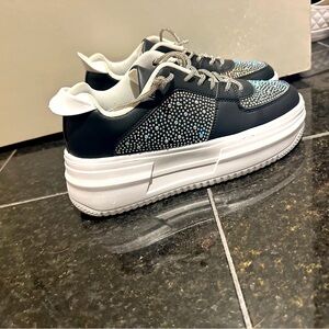 Like new Bernese Diamond Sneakers